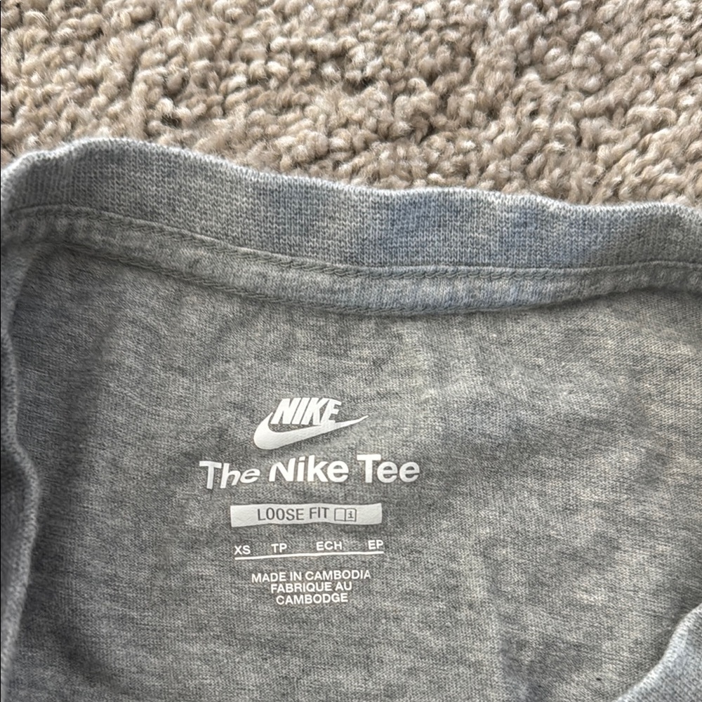 Nike Gray Cropped T-Shirt - Picture 2 of 2